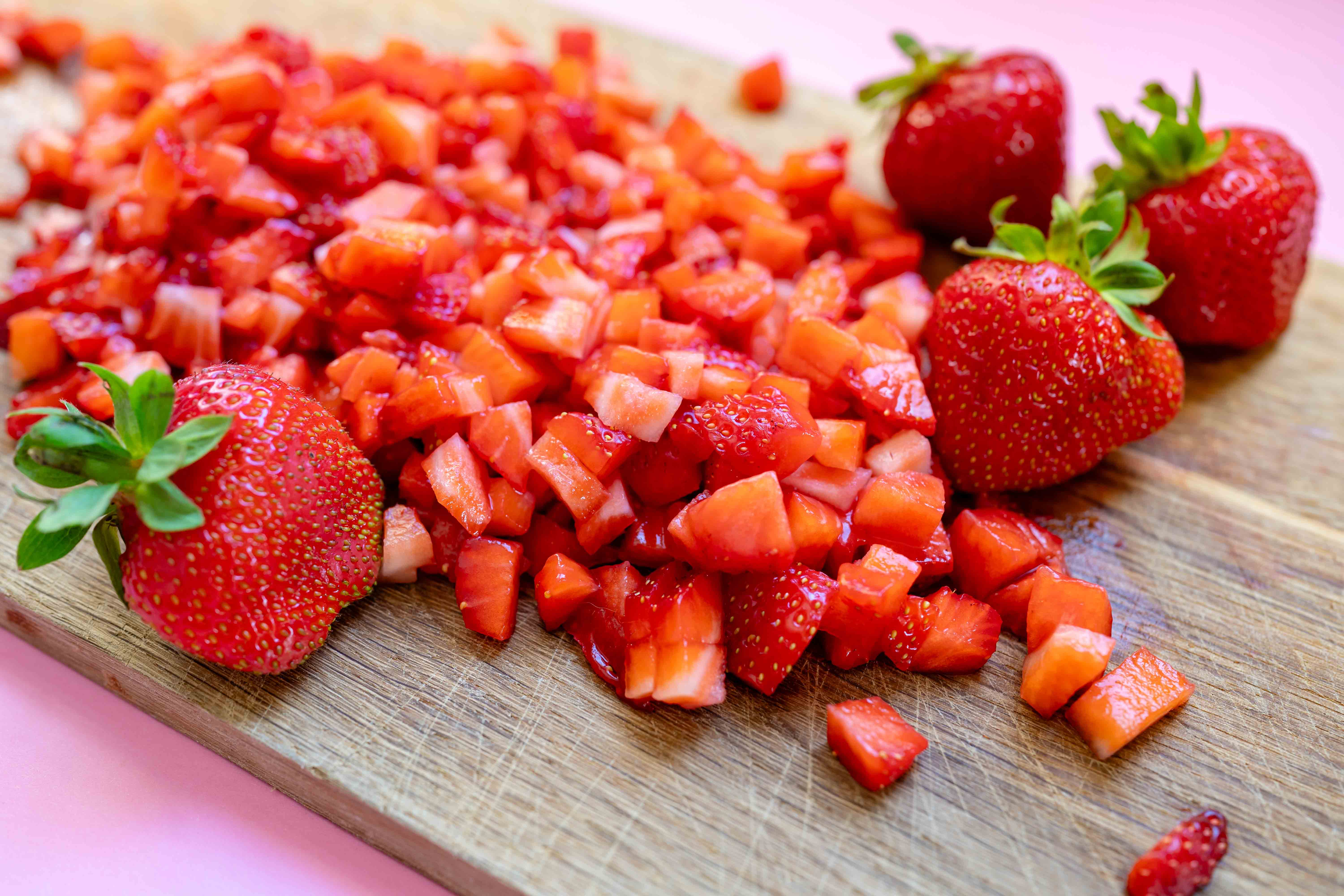 🍓 Strawberry & White Chocolate Brownie Cheesecake – The Bank Holiday Dessert You’ll Actually Want